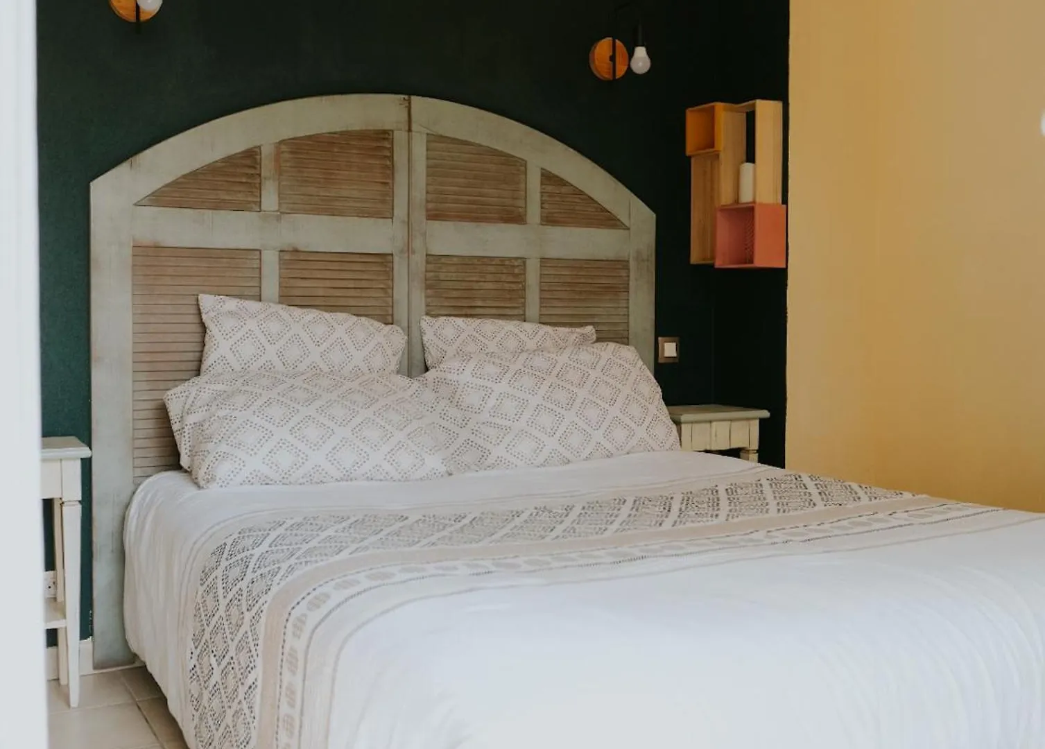 Appartement 3 Pieces Climatise Dans Une Residence Avec Piscine Callian  France